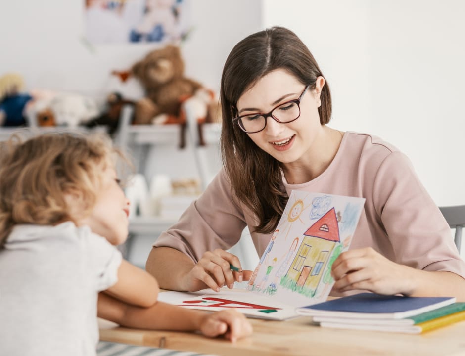 teacher and girl looking the picture